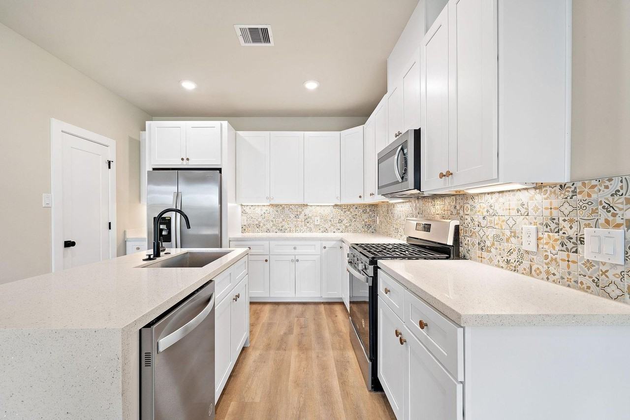 5831 Francis Oak Pl - Photo 7 of 21