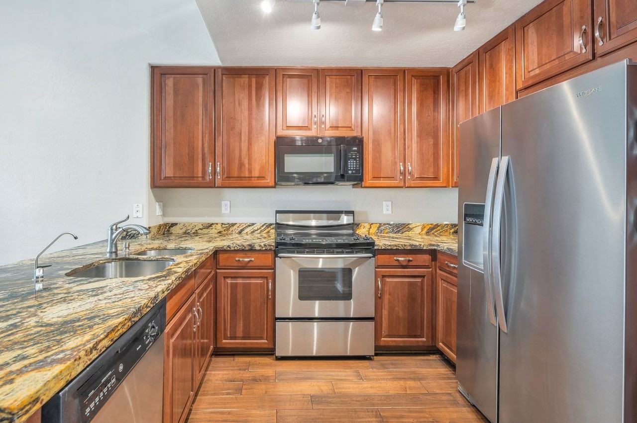 965 W Wendy Way - Photo 2 of 15