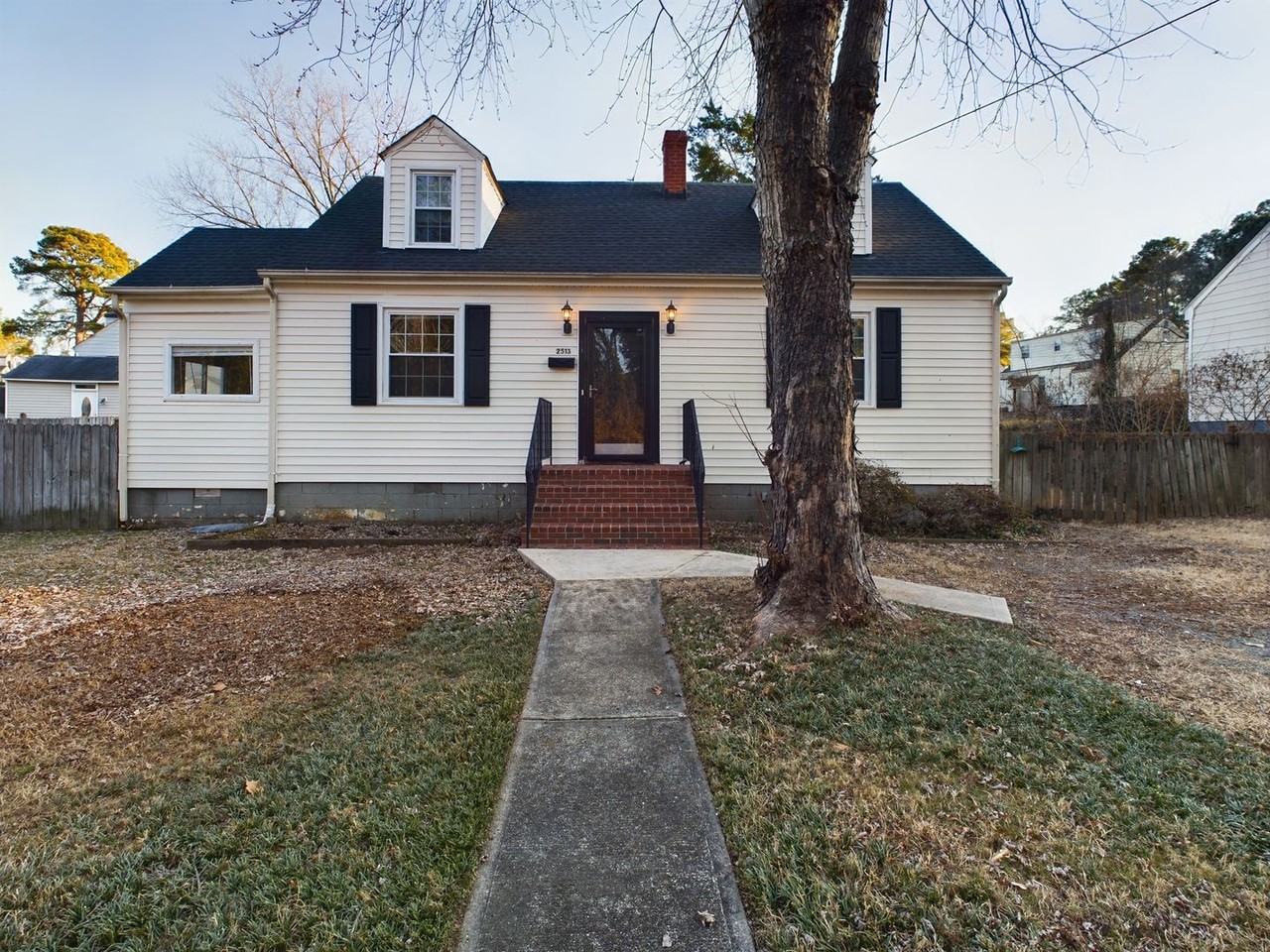 2513 Libbie Ave - Photo 2 of 35