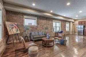 featured image of 806 Park Ave