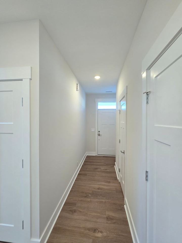 3204 Belmont Cir - Photo 2 of 25