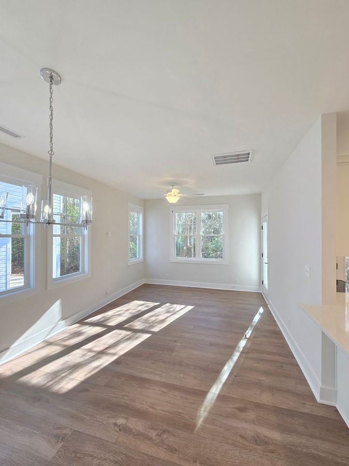 3204 Belmont Cir - Photo 3 of 25