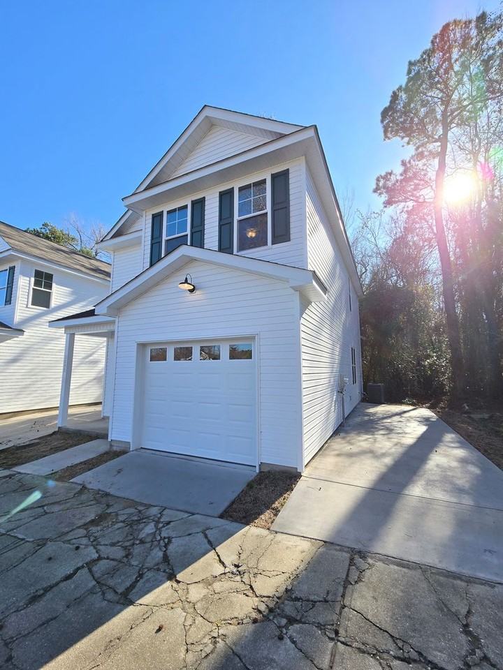 3202 Belmont Cir - Photo 2 of 27