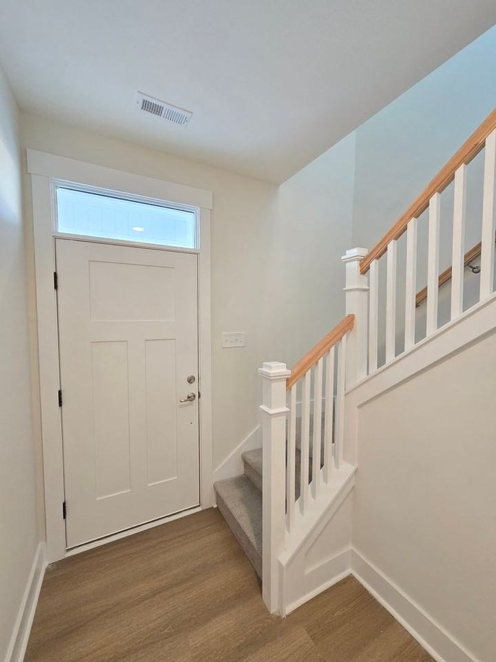 3202 Belmont Cir - Photo 3 of 27