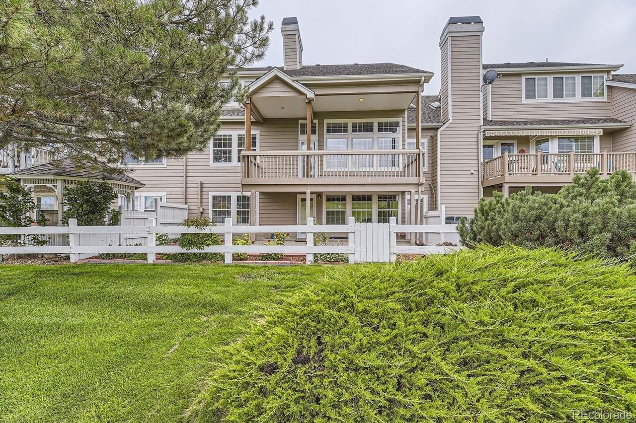 9833 Greensview Cir - Photo 2 of 29