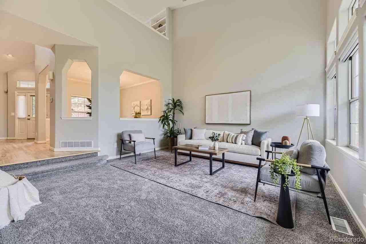 9833 Greensview Cir - Photo 3 of 29