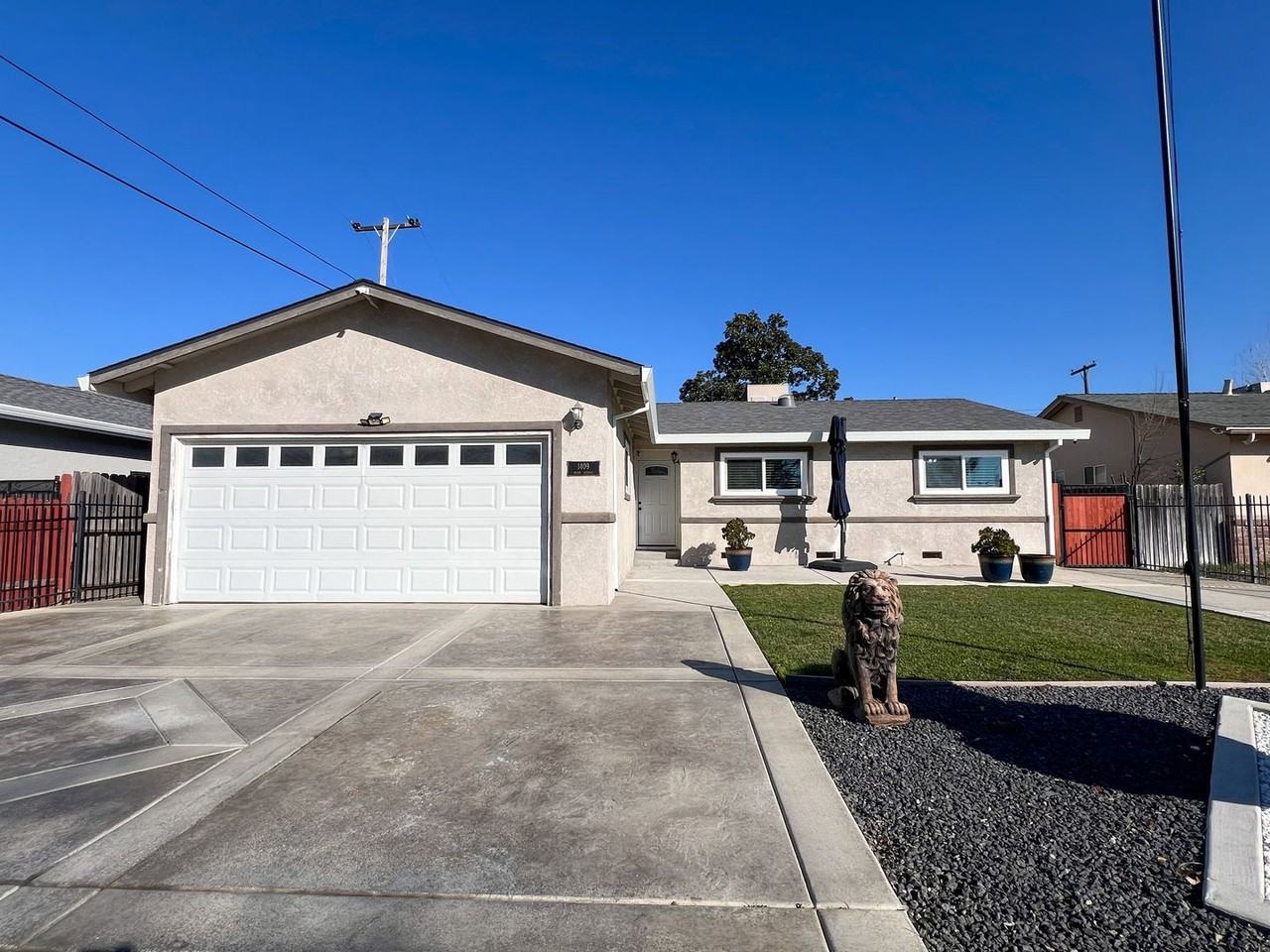 1409 Moon Ave - Photo 2 of 43