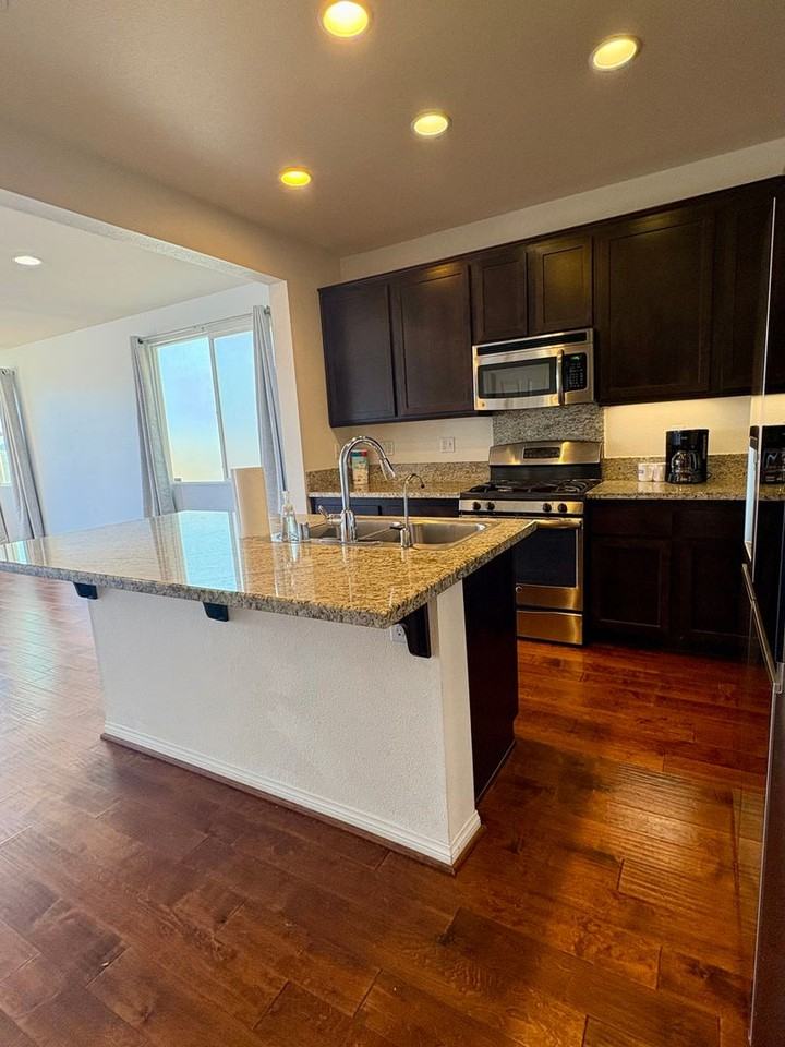 925 Coronado Cir - Photo 3 of 21