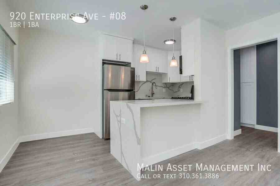 920 Enterprise Ave - Photo 2 of 14