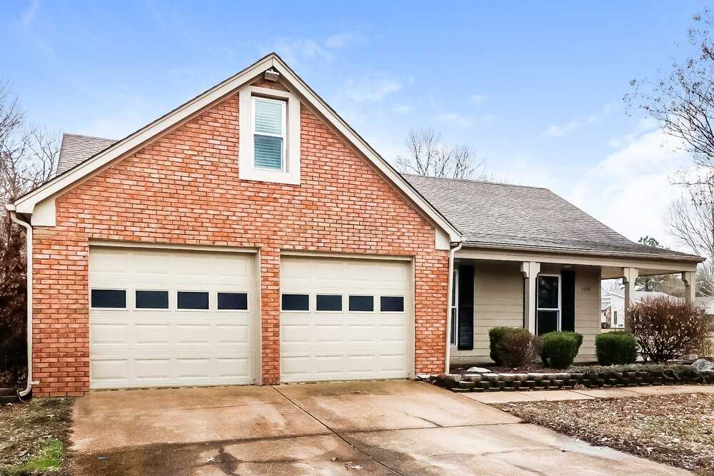 7584 Greenbrook Pkwy - Photo 4 of 17