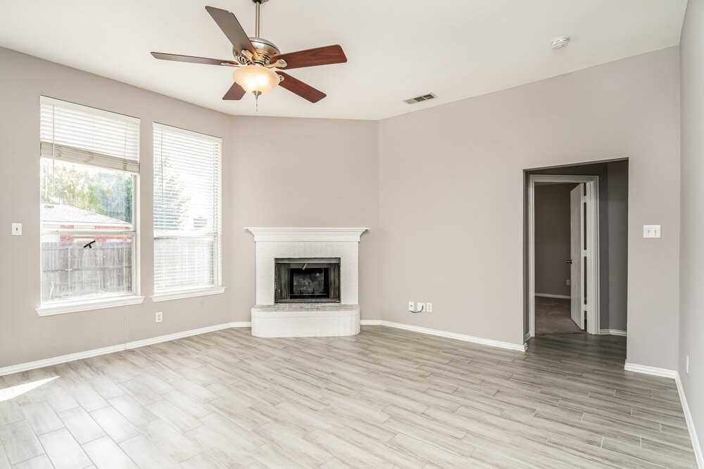 2504 Castle Ridge Dr - Photo 3 of 16