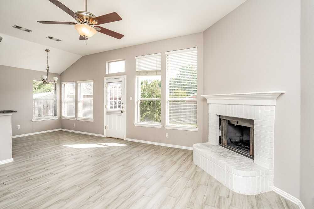2504 Castle Ridge Dr - Photo 4 of 16