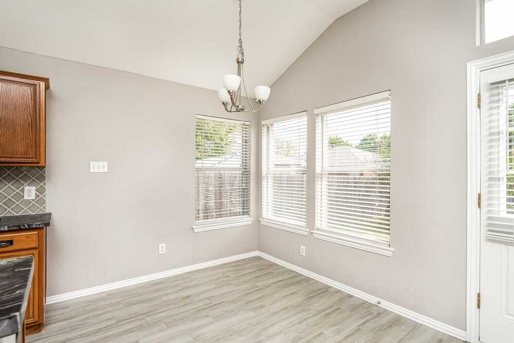 2504 Castle Ridge Dr - Photo 5 of 16