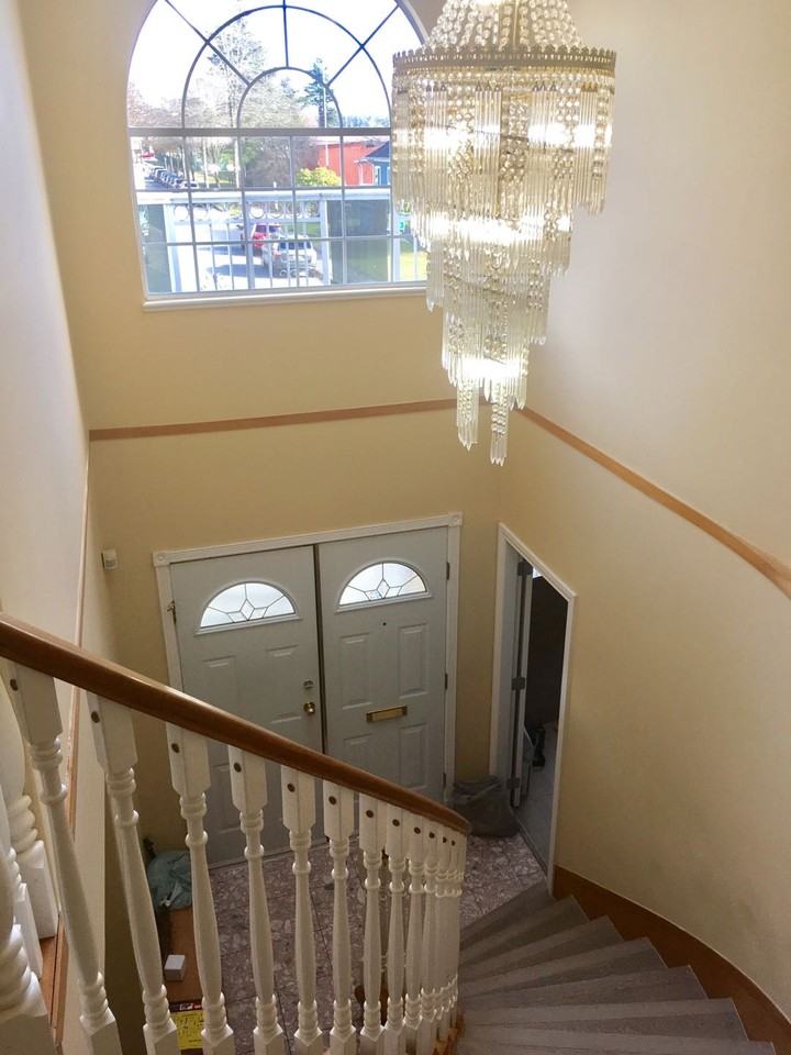 5821 Clarendon St - Photo 3 of 15