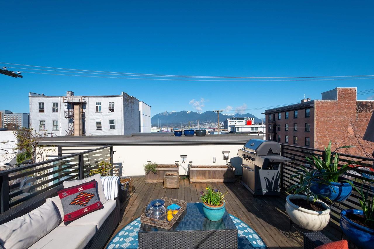 451 Hawks Avenue - Photo 3 of 39