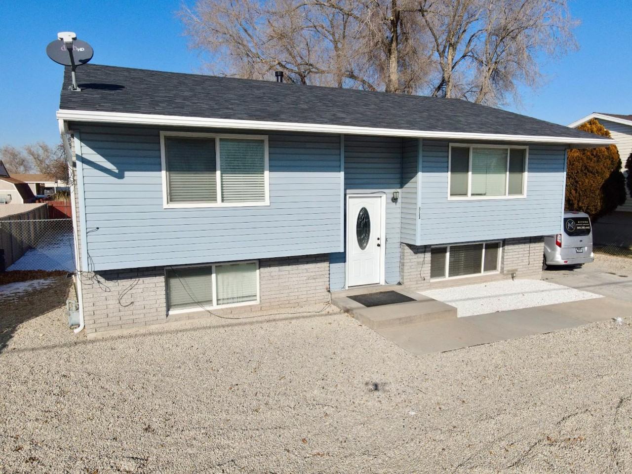 853 E 10600 S - Becerra (75) - Photo 2 of 10