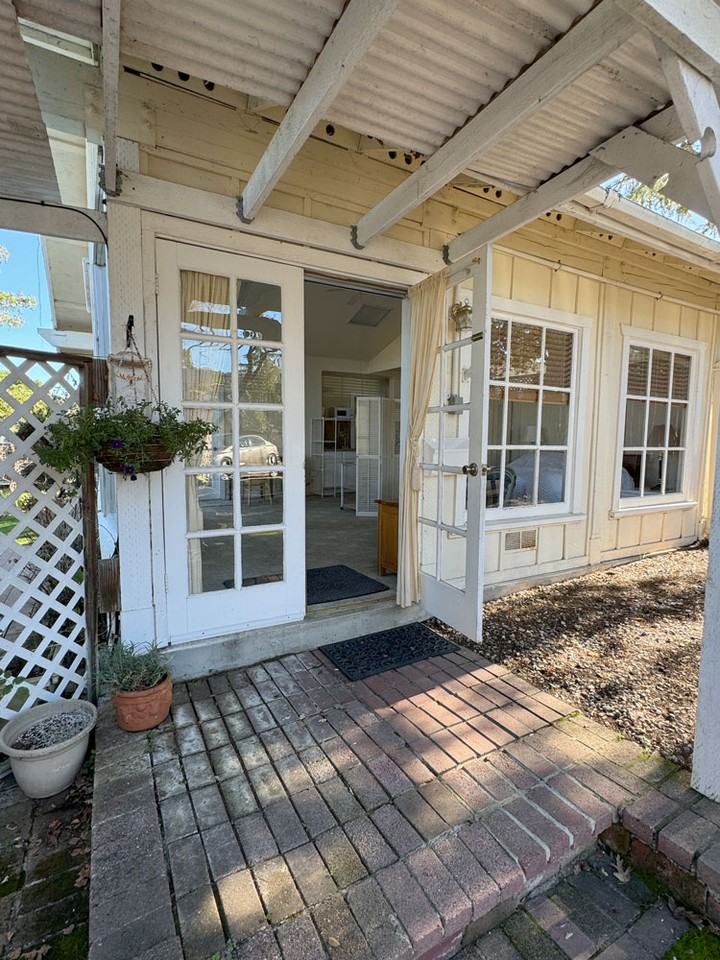 1309 D Street #A - Photo 3 of 13