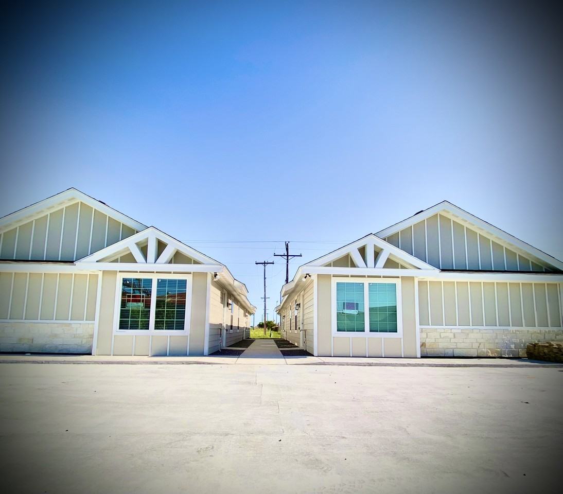 2129 Multi National #C - Photo 2 of 13