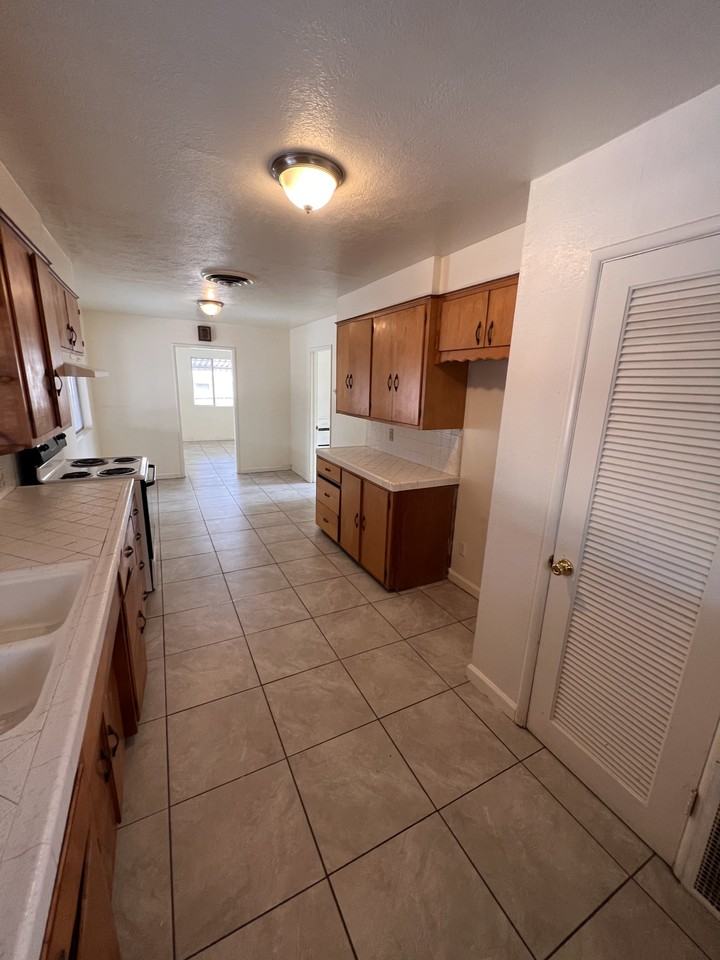 562 Fern Ave #NA - Photo 7 of 30