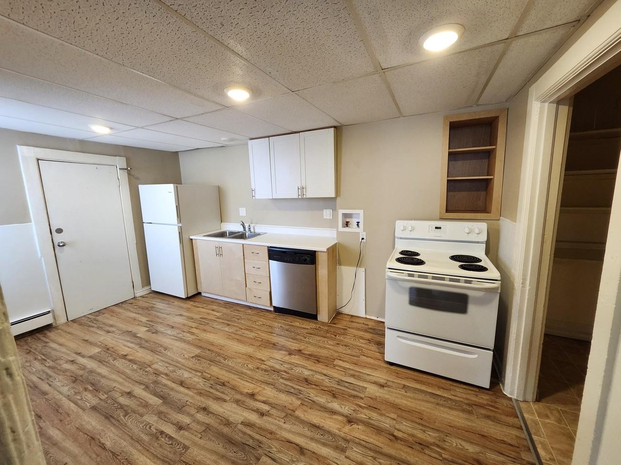 180 Duke St W #180 - Photo 2 of 30