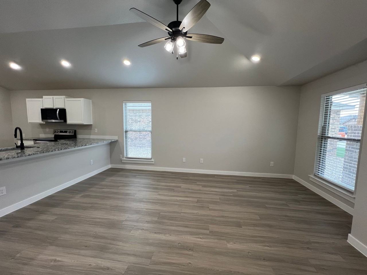 1617 132nd St - Photo 4 of 22