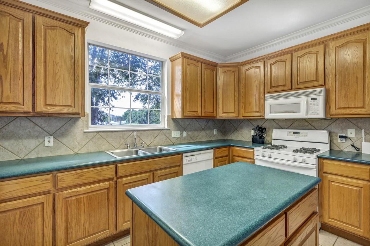 Round Rock Beauty – The Home You’ve Been Waiting For! - Photo 5 of 19