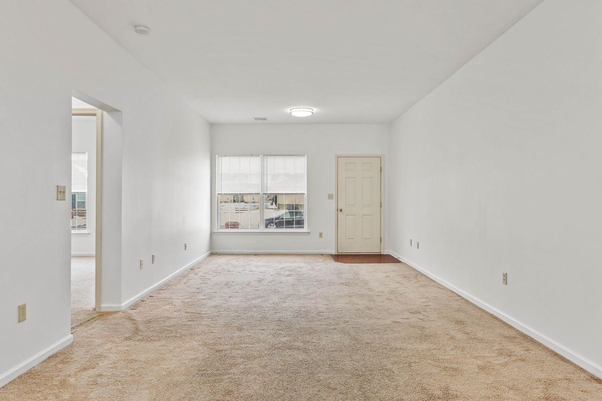 230 Huntington Ln - Photo 2 of 12