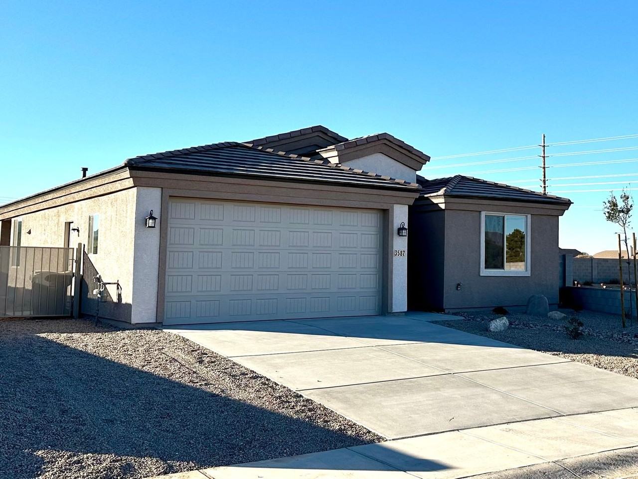 3587 Charleston Loop - Photo 2 of 37