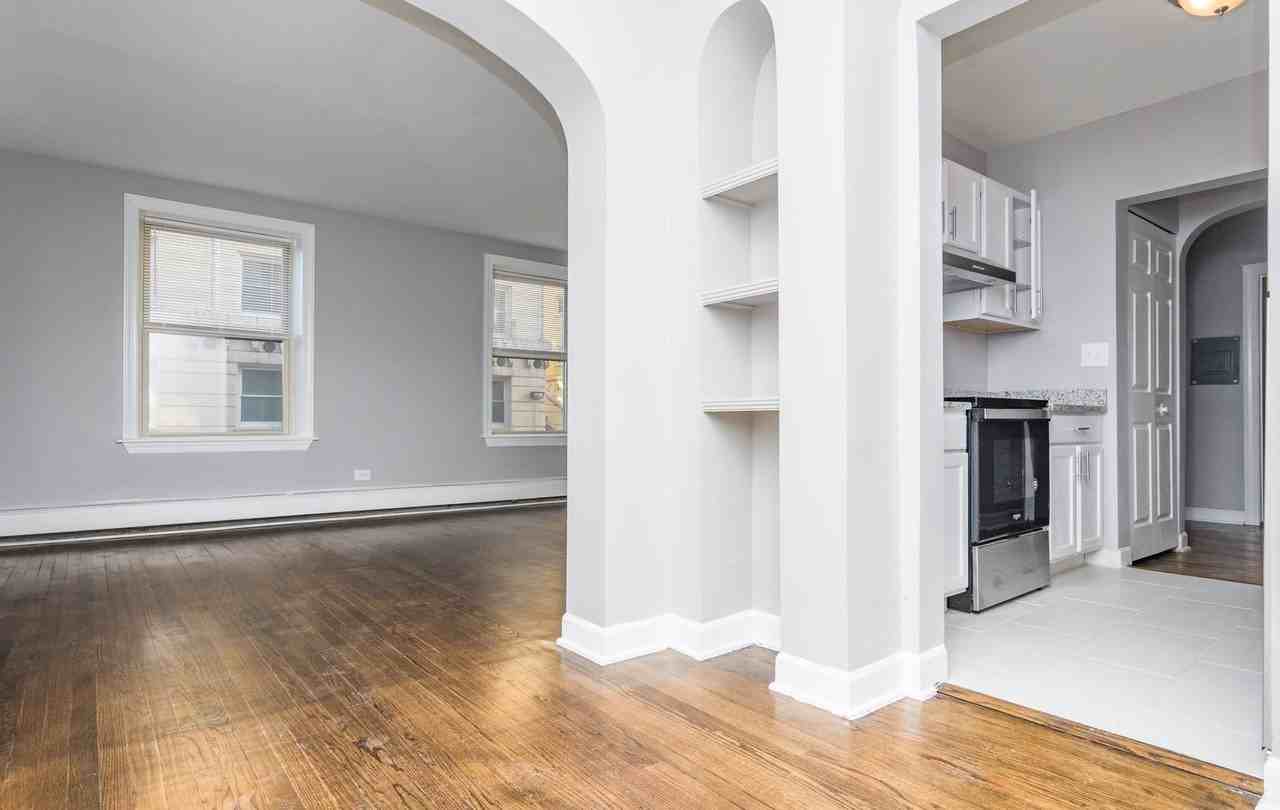 7130 S Jeffery Blvd - Photo 2 of 22