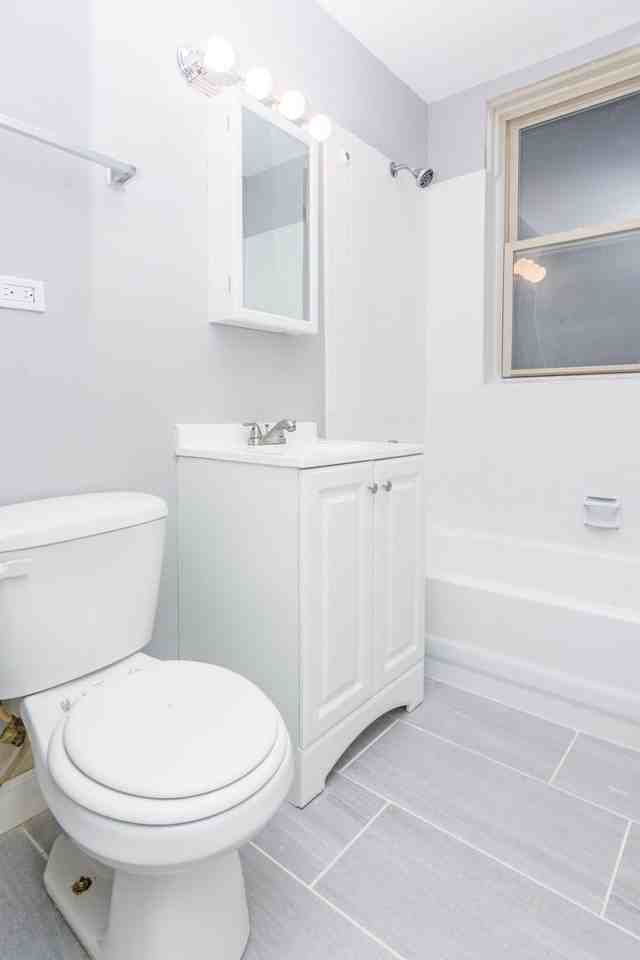 7130 S Jeffery Blvd - Photo 7 of 22