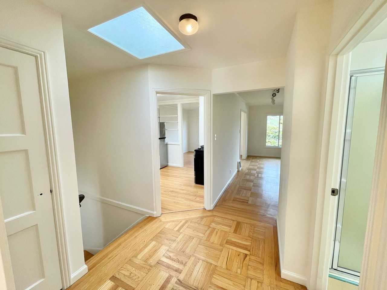 174 Stillings Ave - Photo 3 of 31