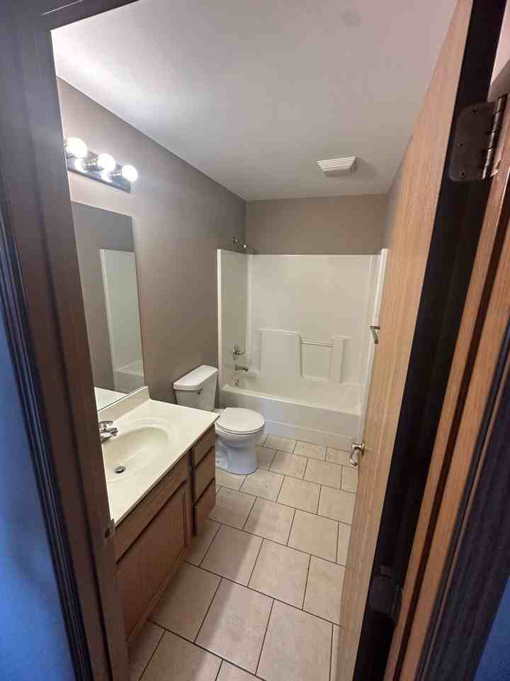 2 Bedroom for Rent - Photo 4 of 10
