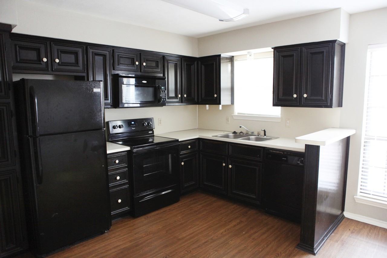 1288 Speight Ave - Photo 3 of 5