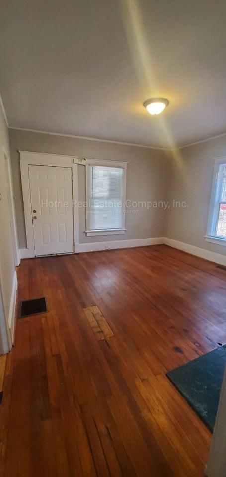 1601 Ne 25th St - Photo 6 of 10