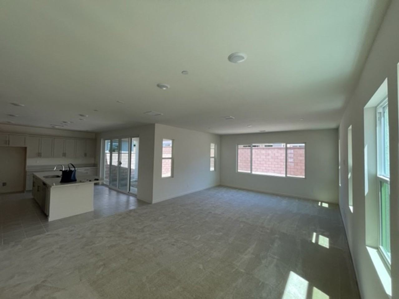 2565 E Embry Ln - Photo 2 of 30