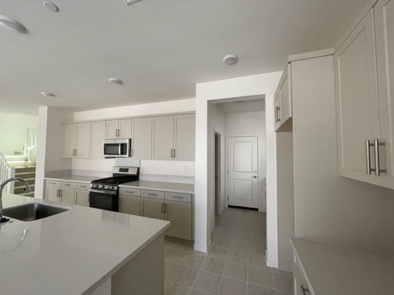 2565 E Embry Ln - Photo 3 of 30