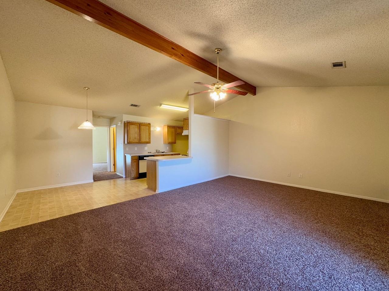 1627 Breezy Dr - Photo 4 of 7