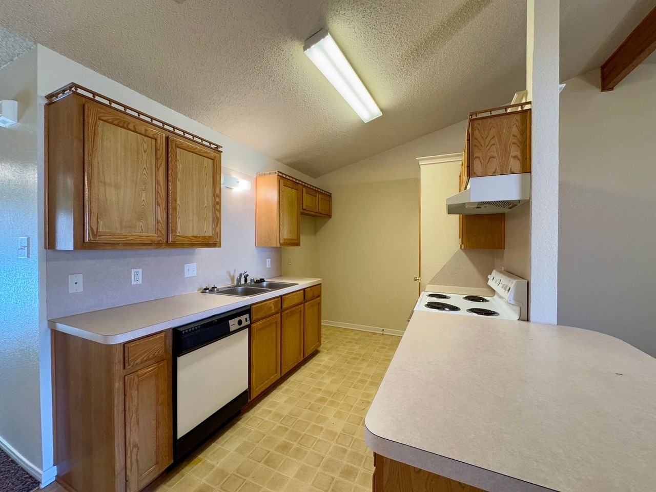1627 Breezy Dr - Photo 5 of 7