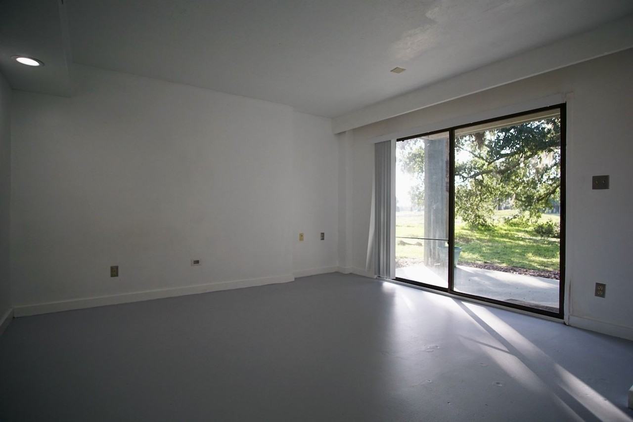 5060 Sherwood Ln - Photo 3 of 14