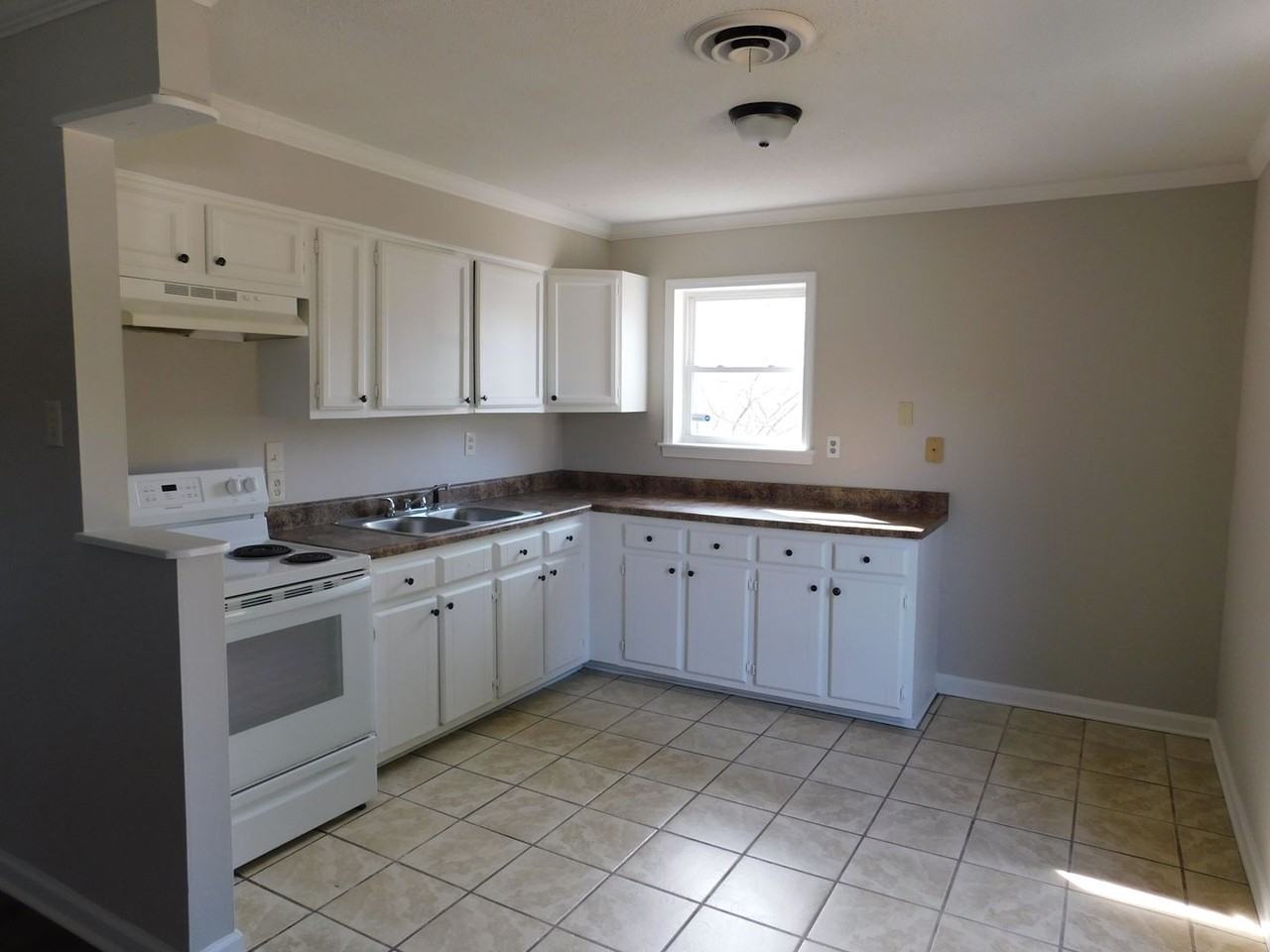 6290 Southbridge Dr - Photo 6 of 24