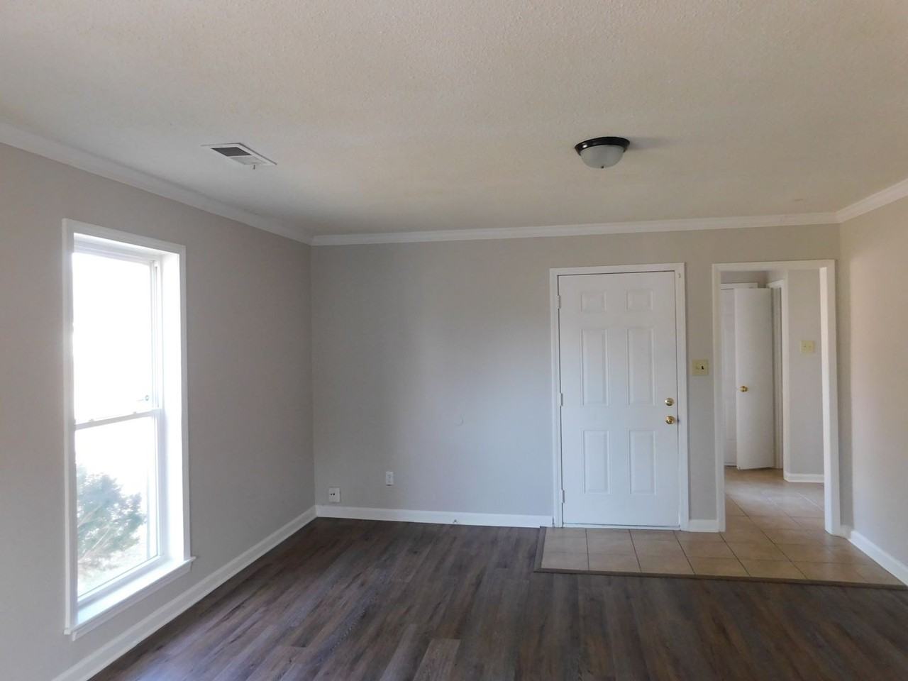 6290 Southbridge Dr - Photo 7 of 24