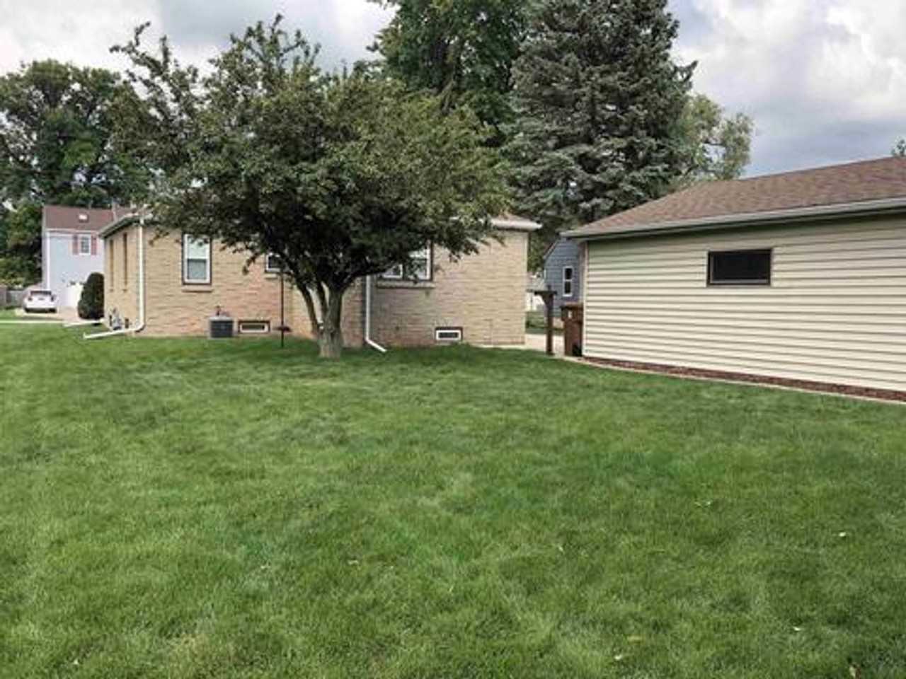 825 Jefferson St - Photo 3 of 12