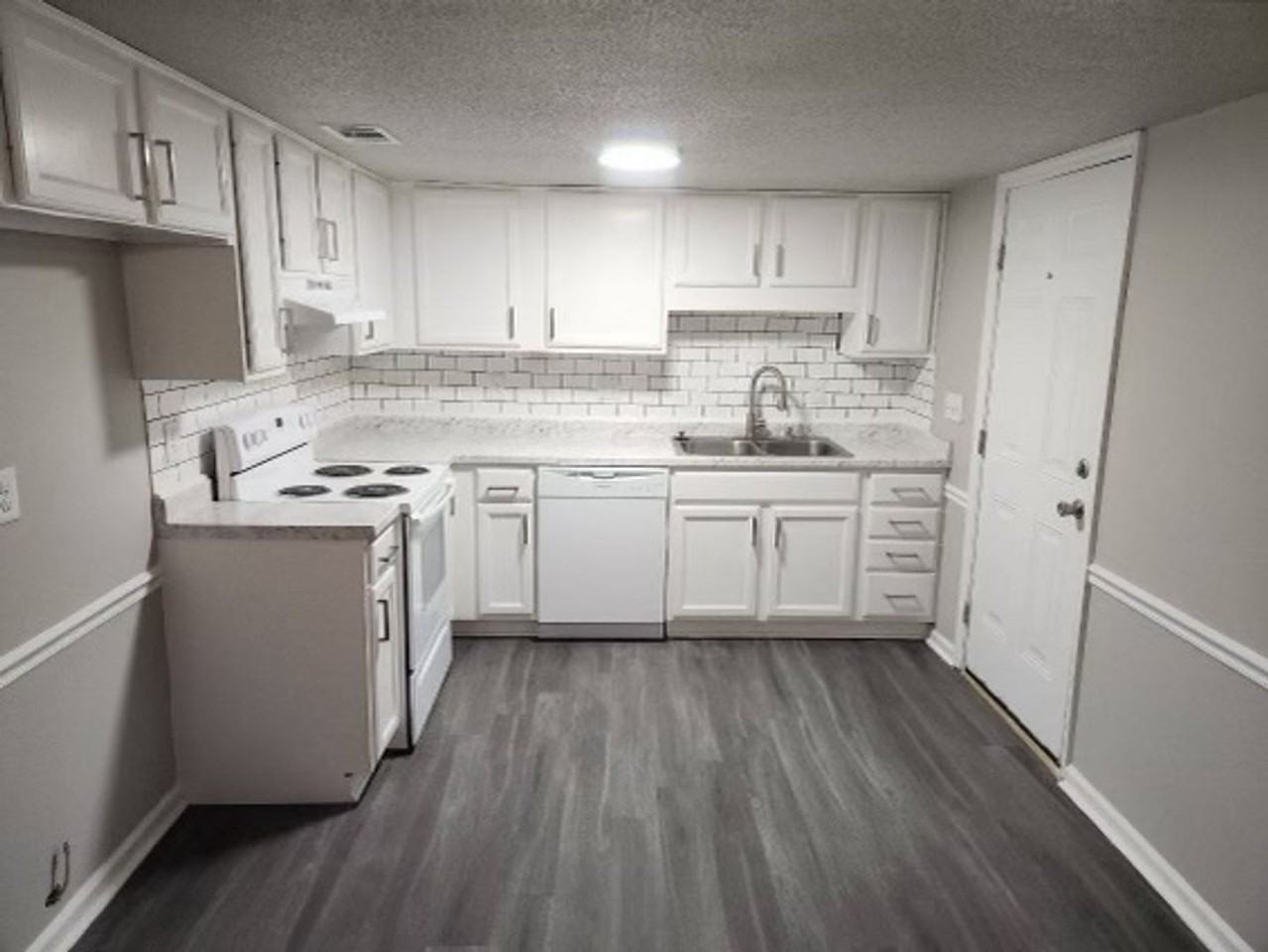 1000 Bacon Rd - Photo 2 of 10