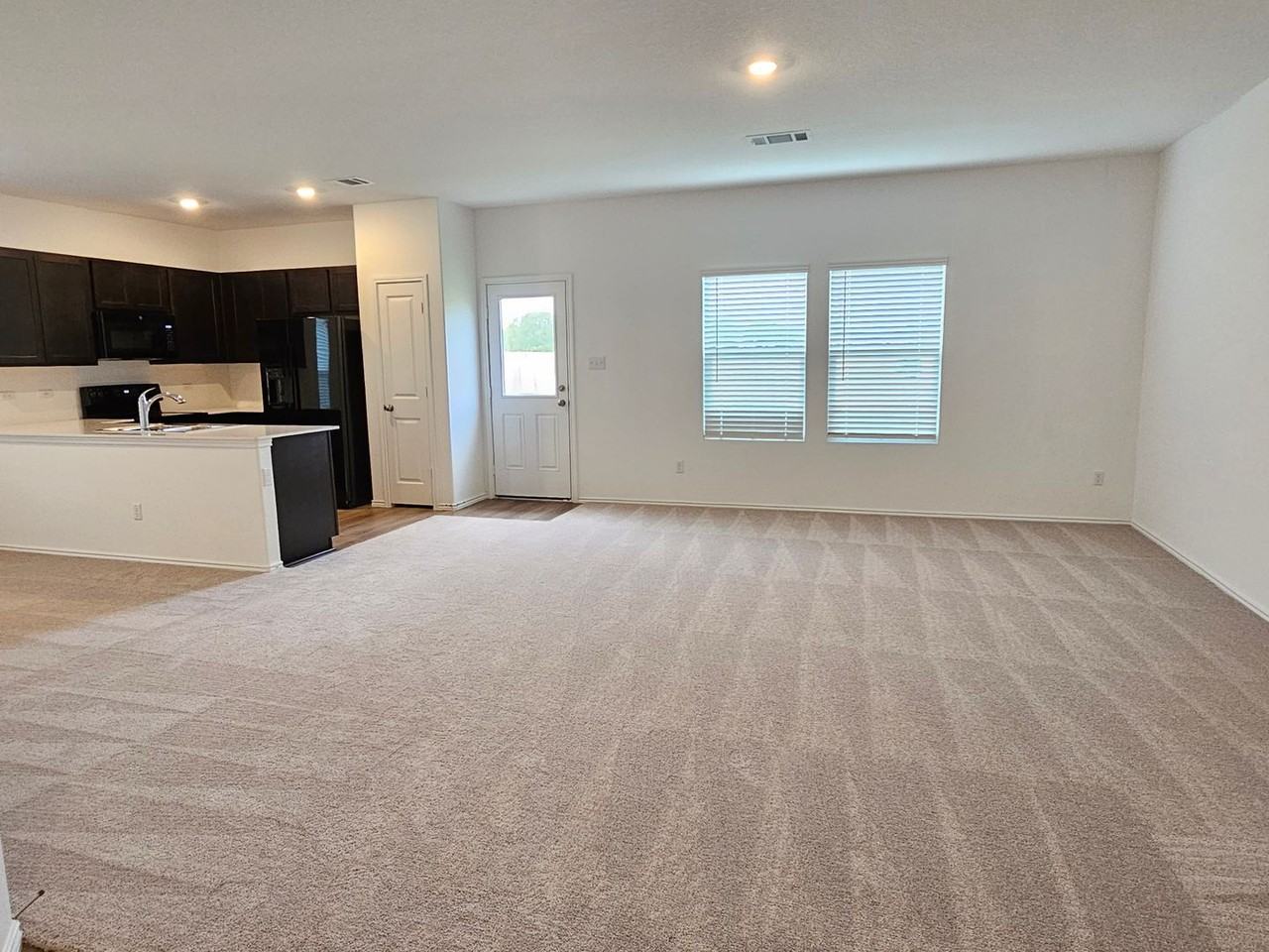 414 Bass Dr - Photo 4 of 30