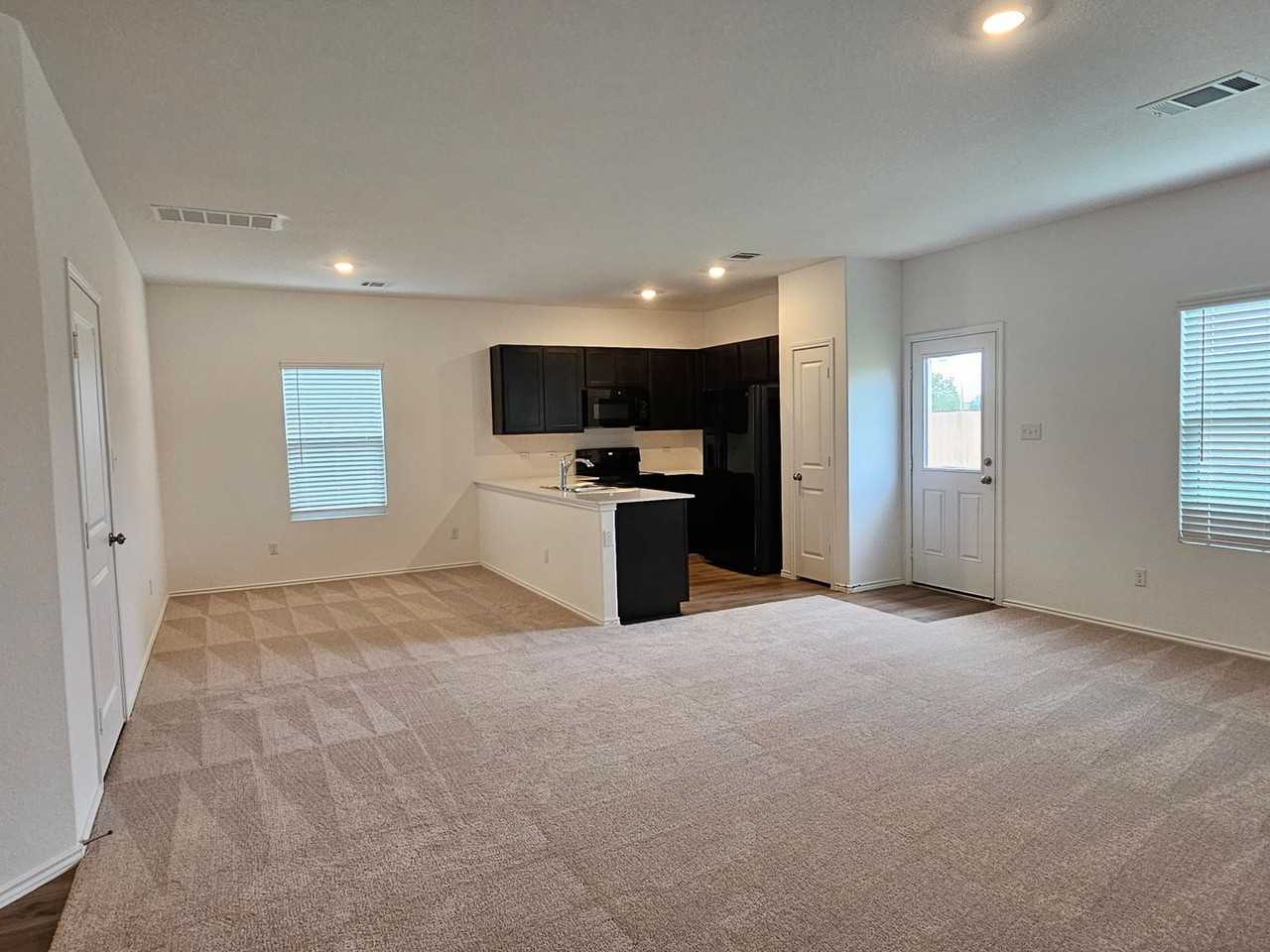 414 Bass Dr - Photo 5 of 30