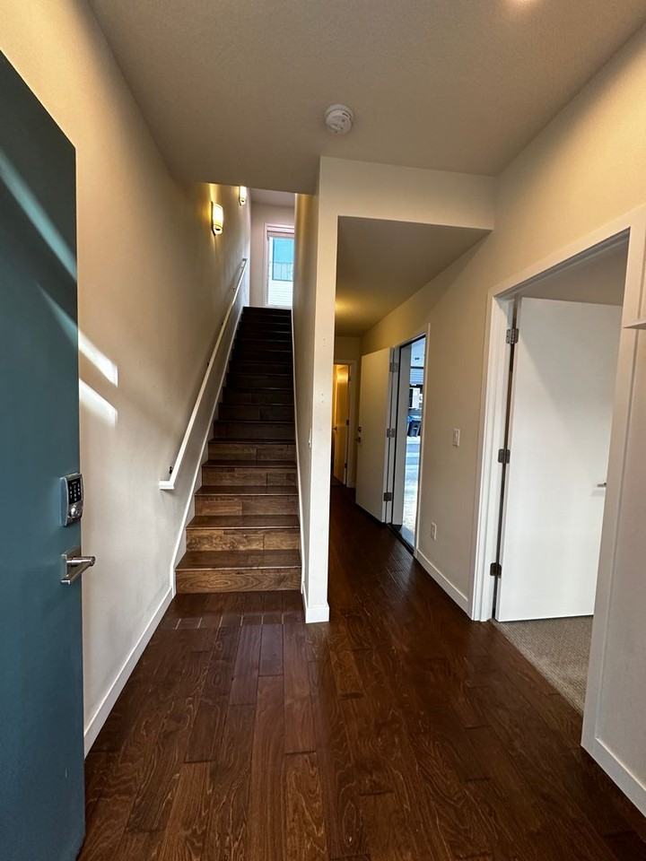6642 Se 16th Ave - Photo 2 of 32
