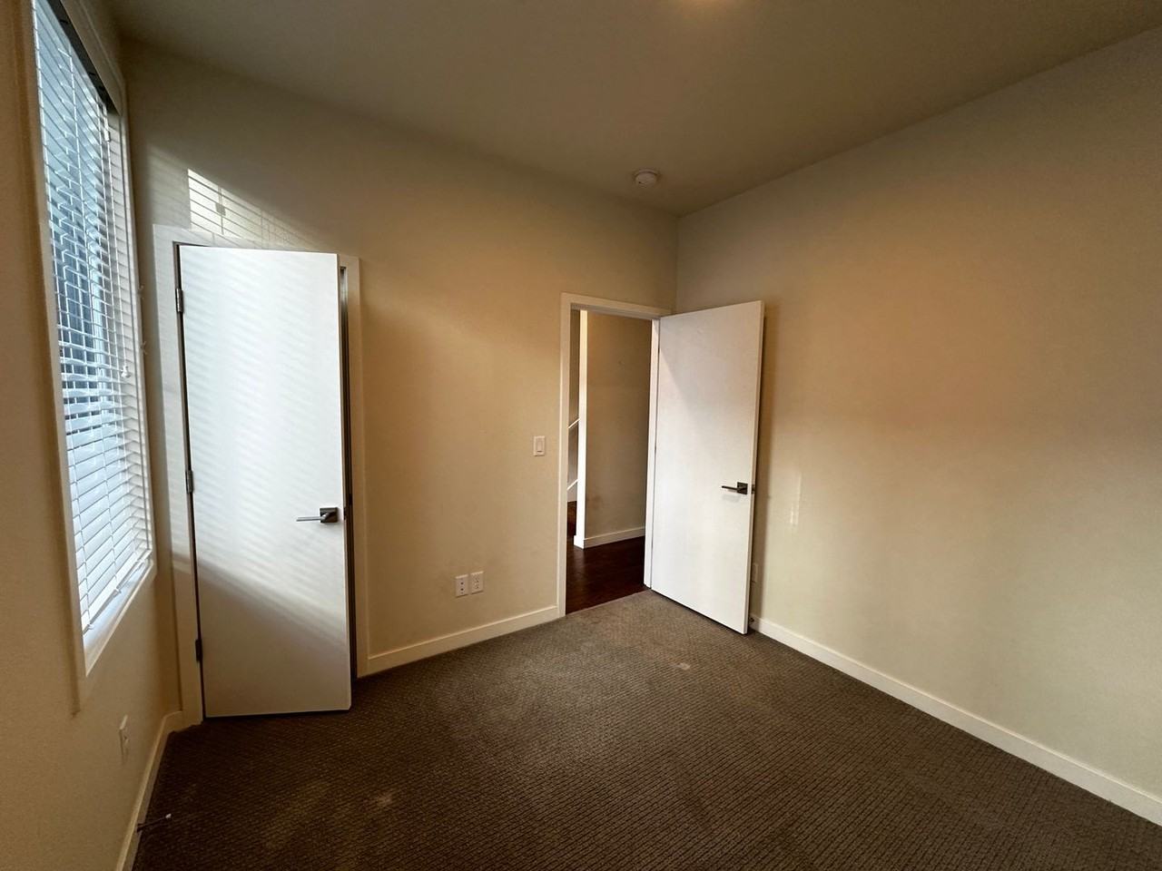 6642 Se 16th Ave - Photo 4 of 32