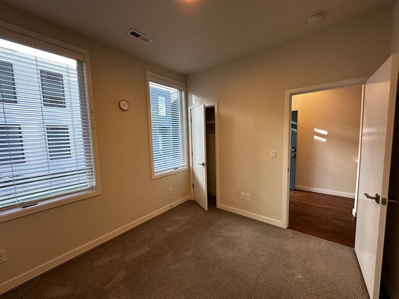 6642 Se 16th Ave - Photo 5 of 32