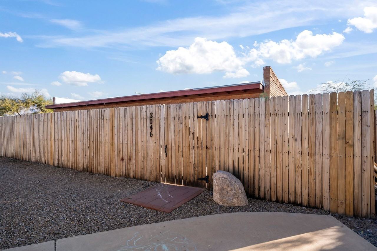 3032 N Edith Blvd - Photo 2 of 21