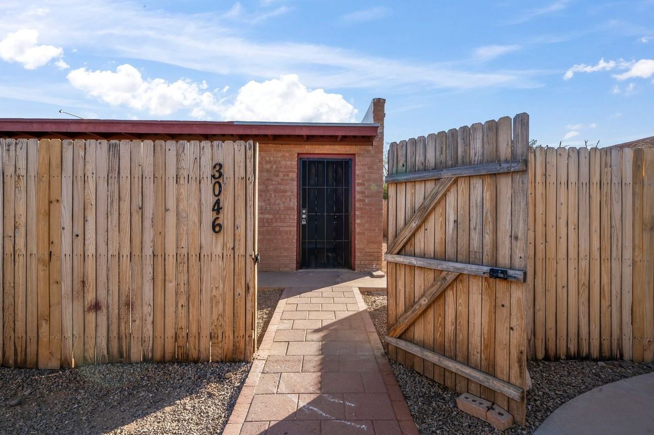 3032 N Edith Blvd - Photo 3 of 21